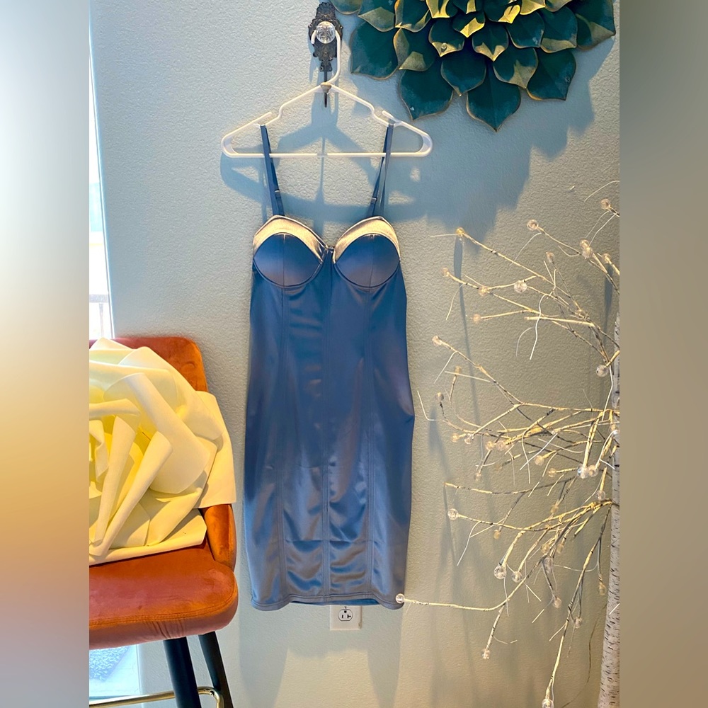 ✨❄️ICE BLUE SATIN PARTY DRESS❄️✨Large NWOT🥶